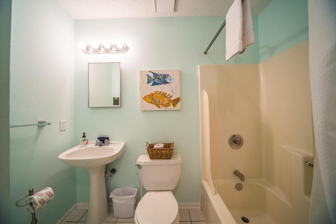 Salty Shack Unit C - Salty Shack - Dog Friendly Home - Across From The Beach - Central Location! Folly Beach Exterior foto